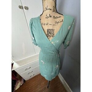 Time & Tru Size Small Green Floral Wrap Dress Picnic Cruise Vacay Beachy